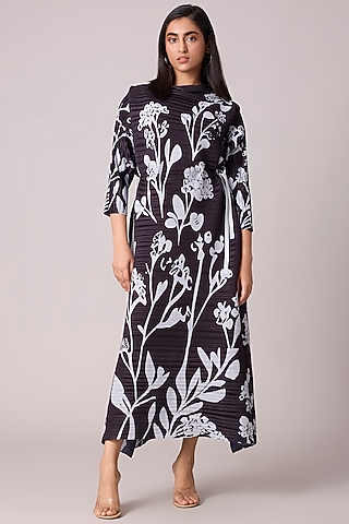 Black Polyester Floral Printed Dress by Scarlet Sage