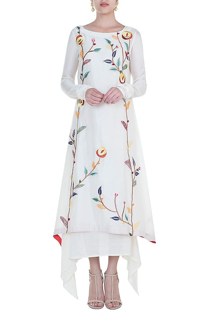 Off White Embroidered Kurta With Inner by Samant Chauhan at Pernia's Pop Up Shop