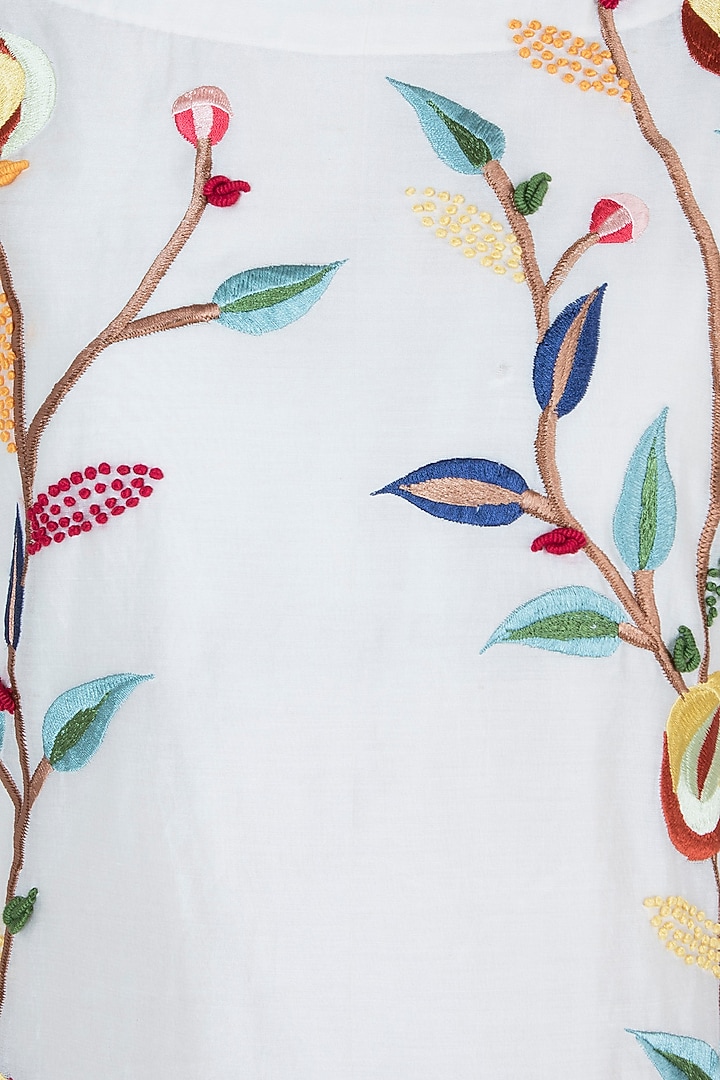 Off White Embroidered Kurta With Inner by Samant Chauhan at Pernia's Pop Up Shop