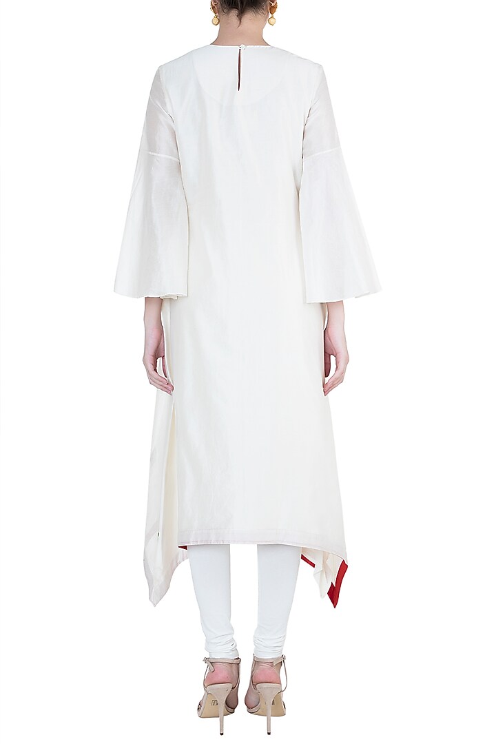 Off White Embroidered High Low Kurta by Samant Chauhan at Pernia's Pop Up Shop