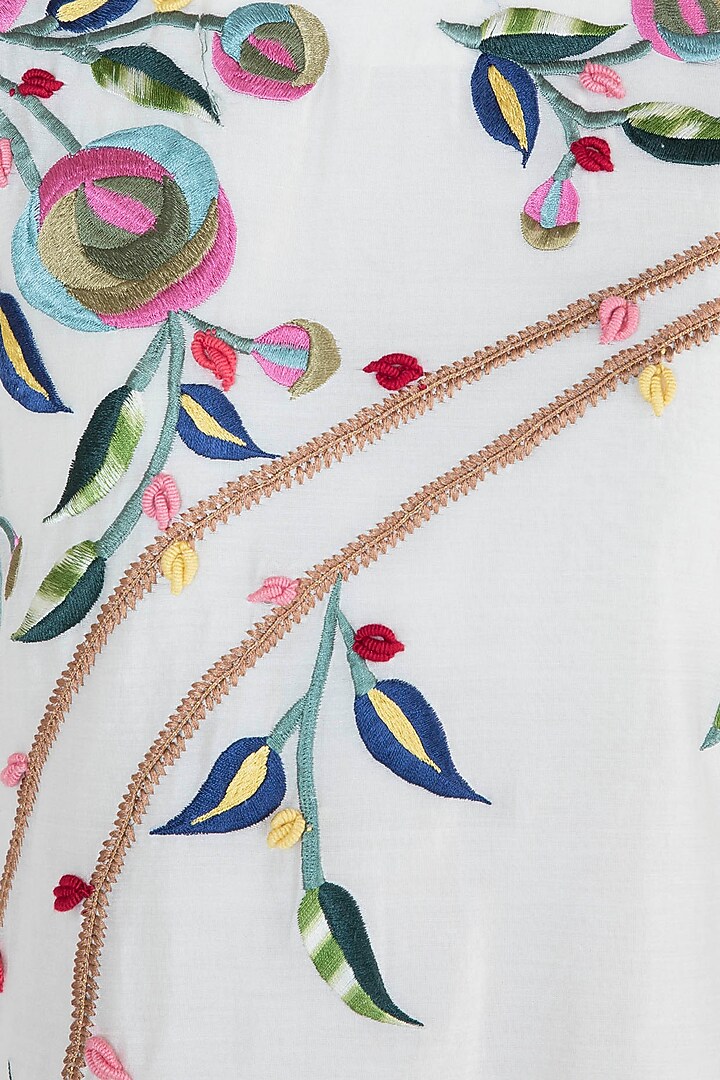 Off White Embroidered High Low Kurta by Samant Chauhan at Pernia's Pop Up Shop
