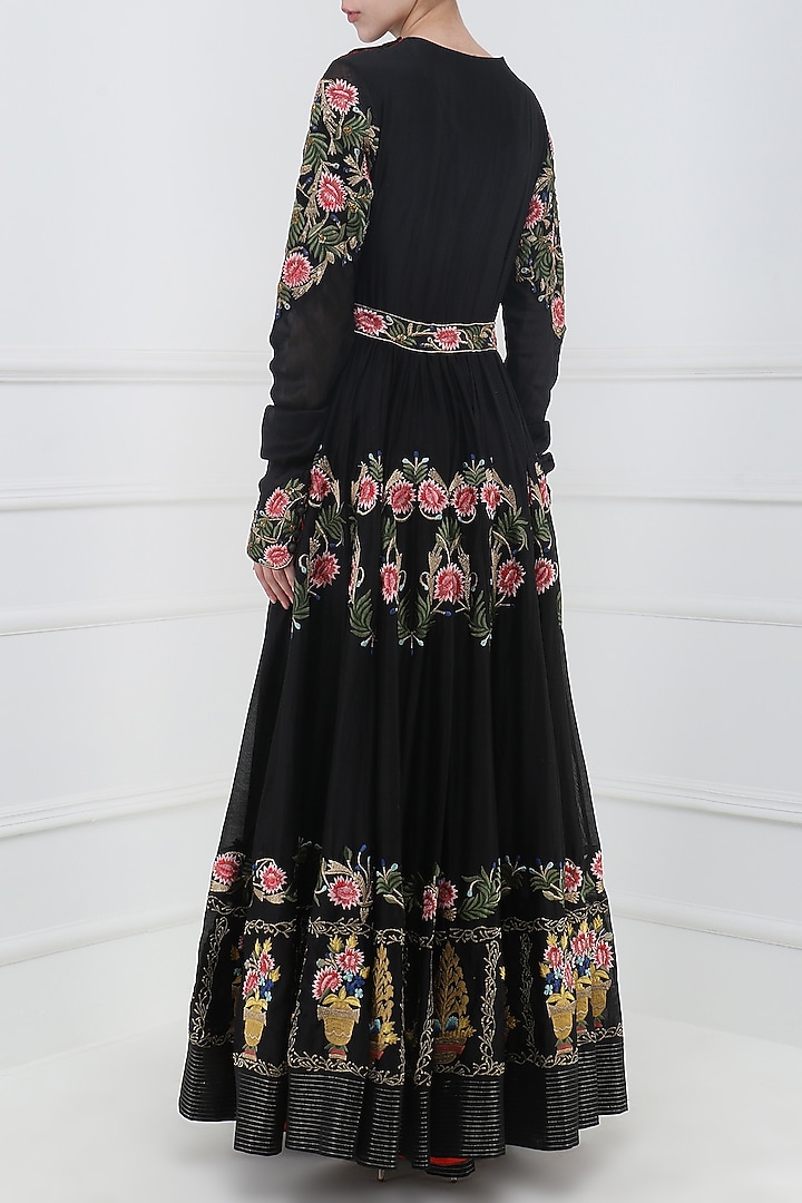 Black embroidered gown available only at Pernia's Pop Up Shop.