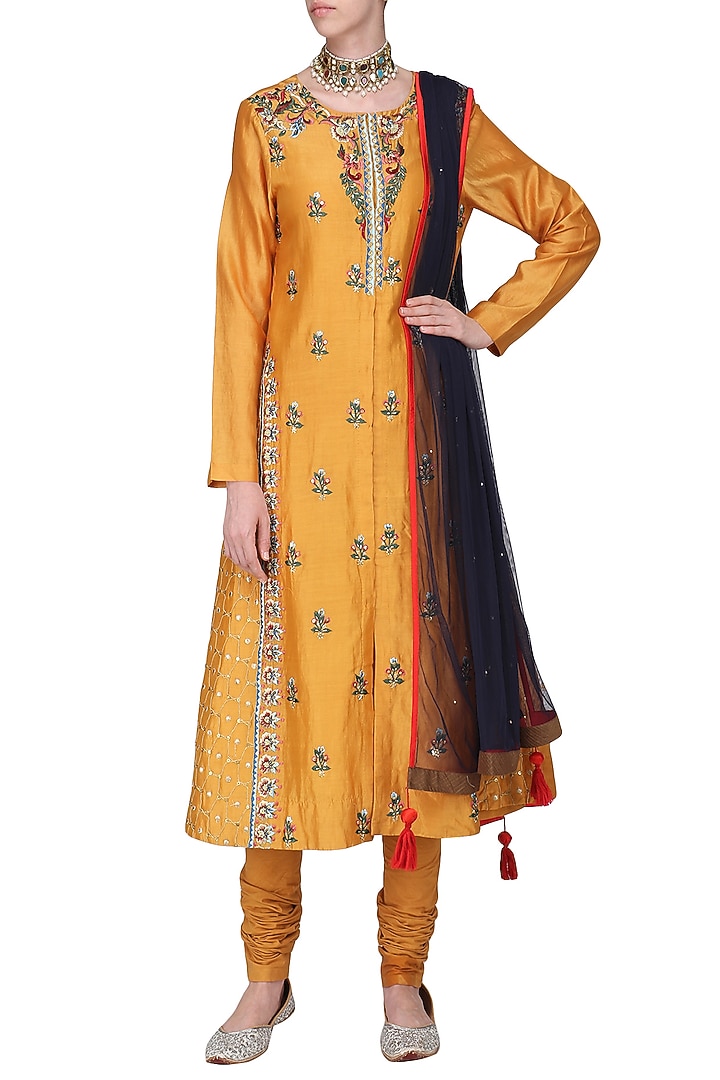 Mustard embroidered kurta set available only at Pernia's Pop Up Shop.