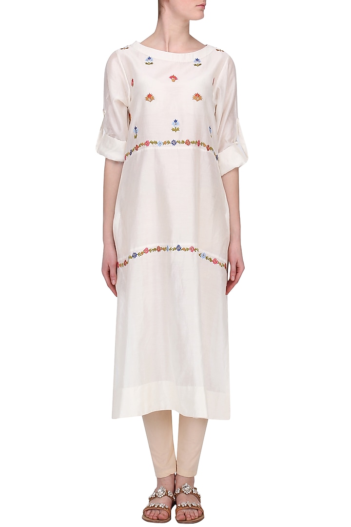 Off White thread embroidered tiered kurta available only at Pernia's Pop Up Shop.