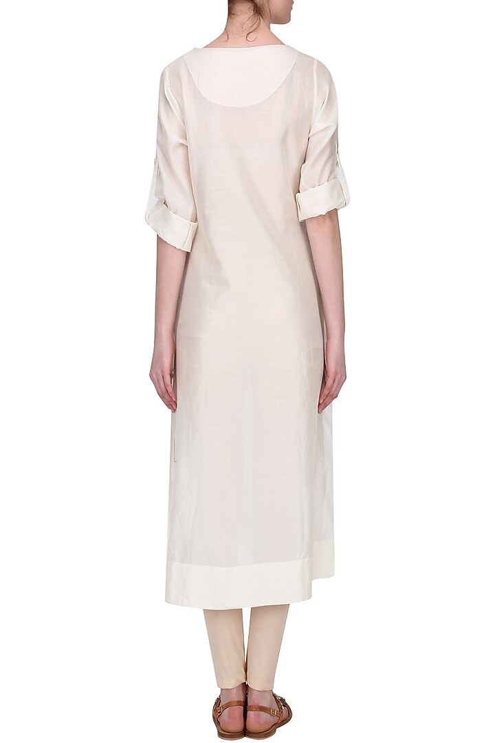 Off White thread embroidered tiered kurta available only at Pernia's Pop Up Shop.