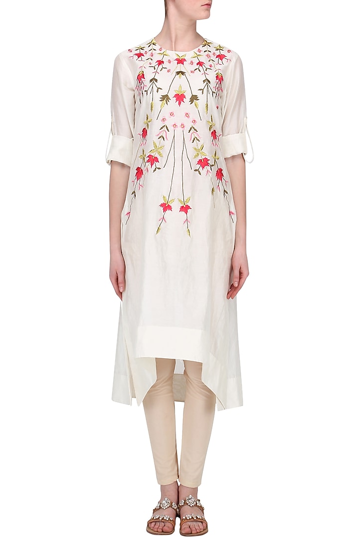 Off White thread embroidered asymmetric kurta available only at Pernia's Pop Up Shop.
