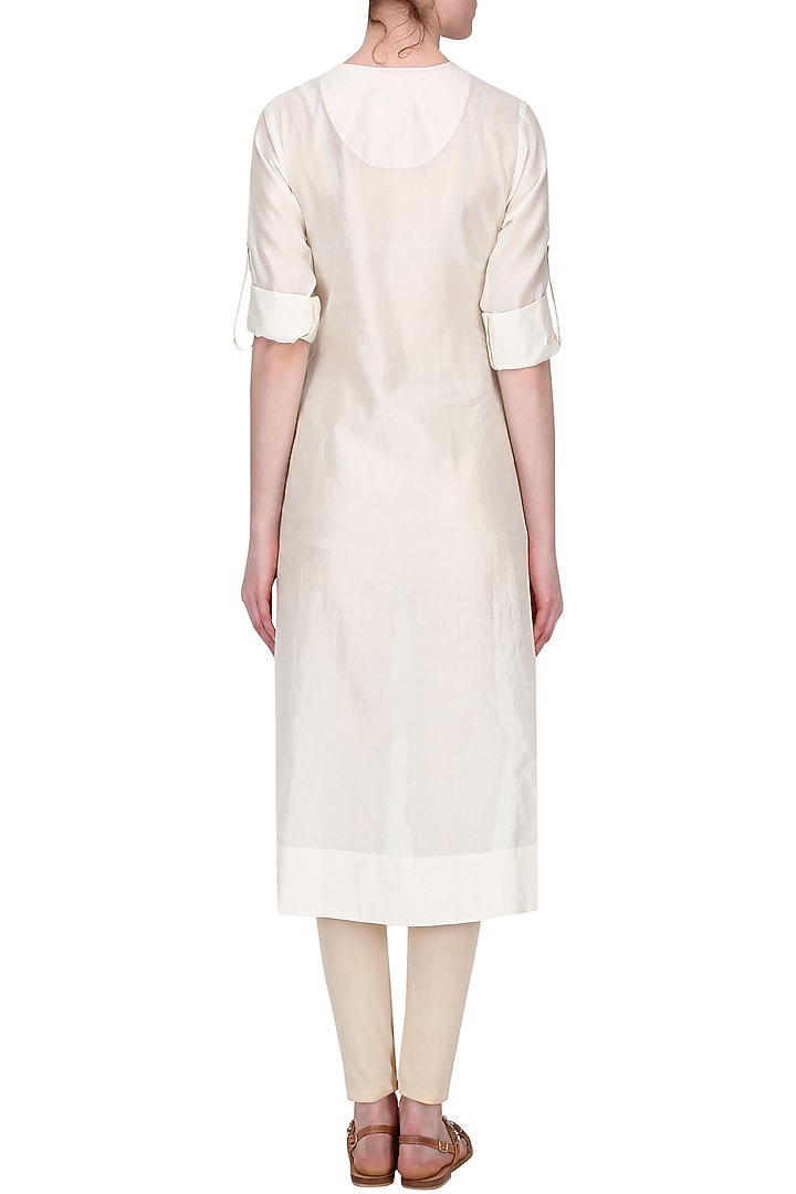 Off White thread embroidered asymmetric kurta available only at Pernia's Pop Up Shop.