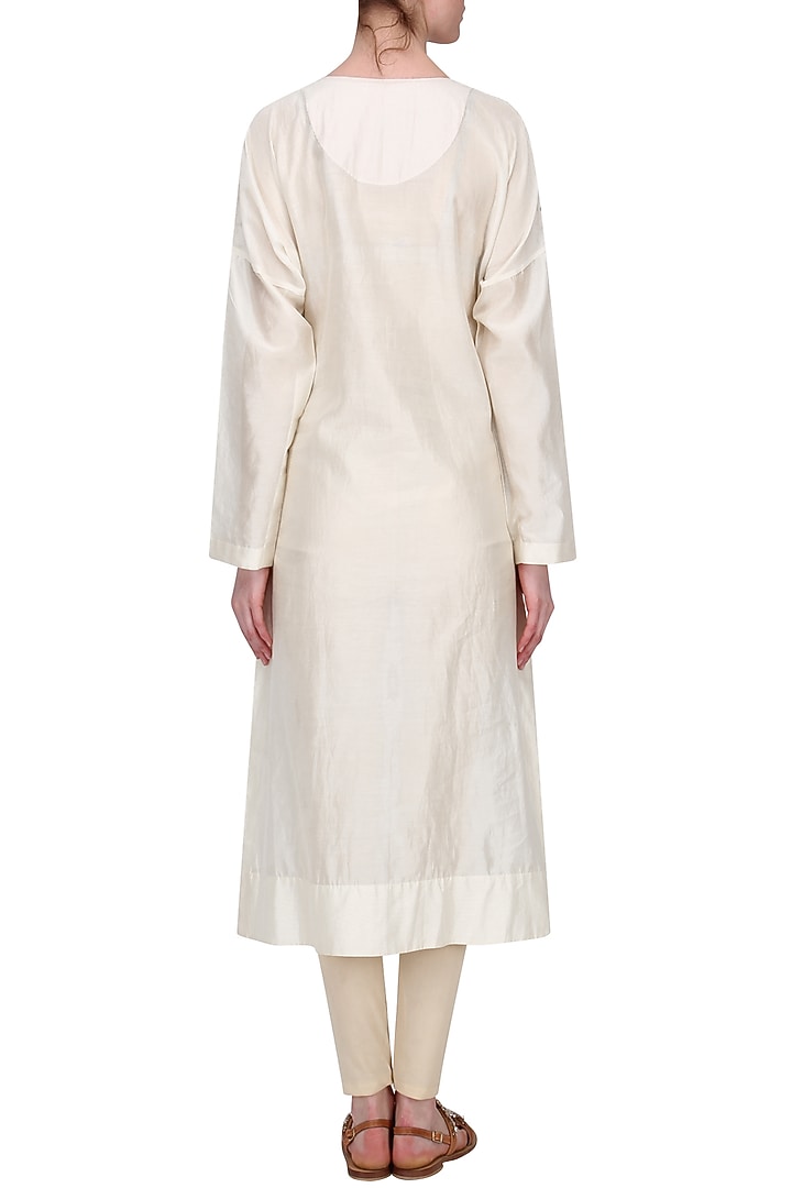 Off White thread embroidered kurta available only at Pernia's Pop Up Shop.