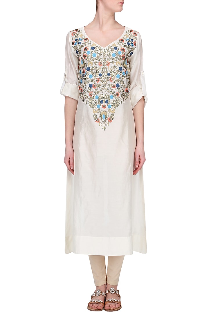 Off White thread embroidered kurta available only at Pernia's Pop Up Shop.