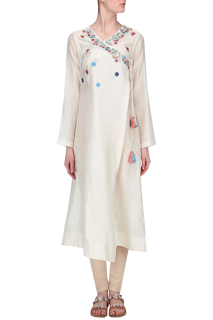 Off White embroidered angrakha kurta available only at Pernia's Pop Up Shop.