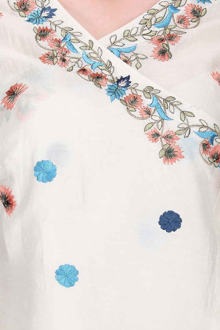 Off White embroidered angrakha kurta available only at Pernia's Pop Up Shop.