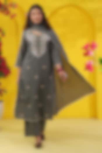 Sage Green Cotton Mulmul Embroidered Kurta Set by Scakhi Luxe at Pernia's Pop Up Shop