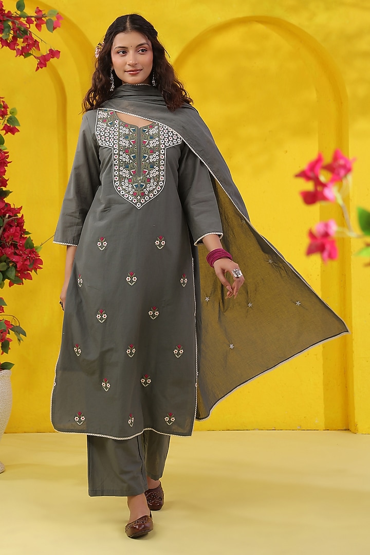 Sage Green Cotton Mulmul Embroidered Kurta Set by Scakhi Luxe at Pernia's Pop Up Shop
