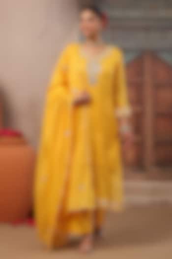 Mango Yellow Cotton Mulmul Gota Work Straight Kurta Set by Scakhi Luxe at Pernia's Pop Up Shop