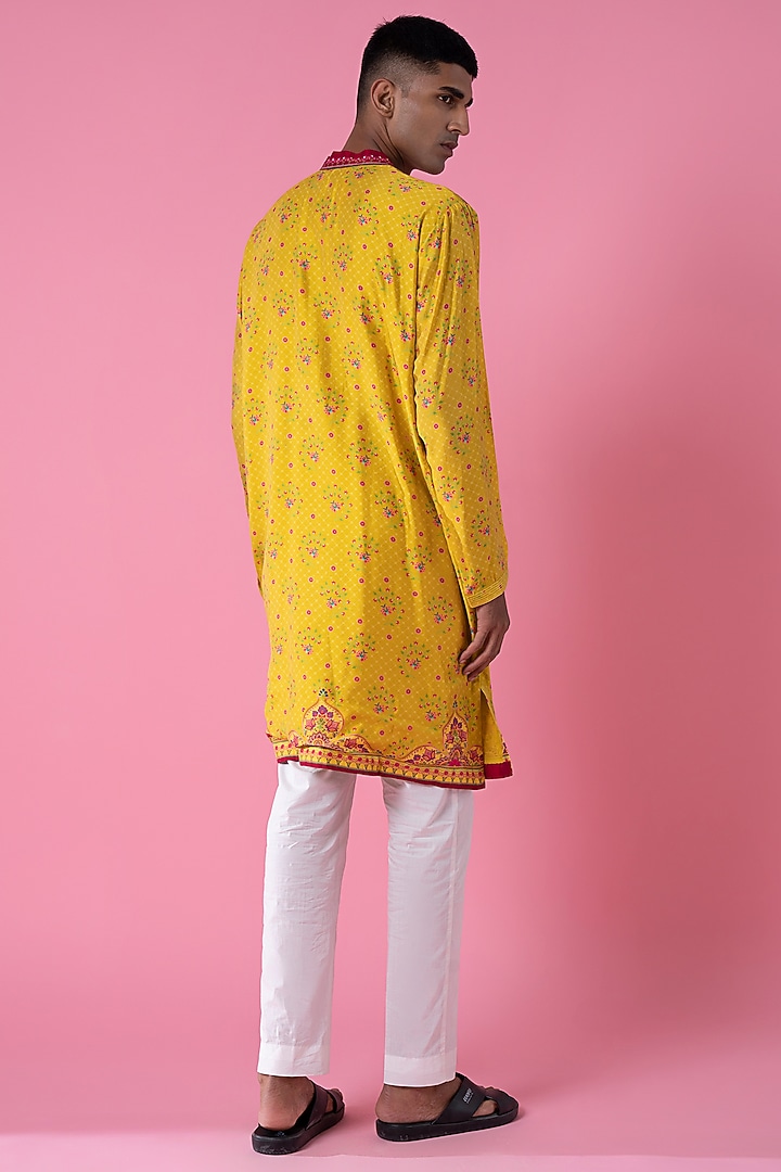 Yellow Chanderi Hand & Machine Embroidered Kurta Set by Siddhartha Bansal Men at Pernia's Pop Up Shop