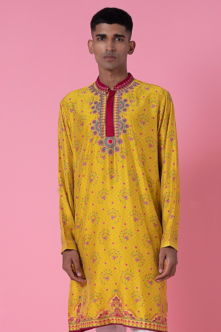Yellow Chanderi Hand & Machine Embroidered Kurta Set by Siddhartha Bansal Men at Pernia's Pop Up Shop