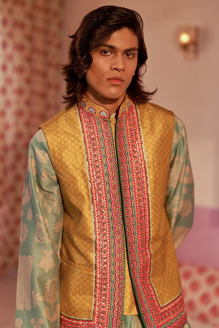 Lime Mustard Dupion Embroidered Bundi Jacket by Siddhartha Bansal Men at Pernia's Pop Up Shop
