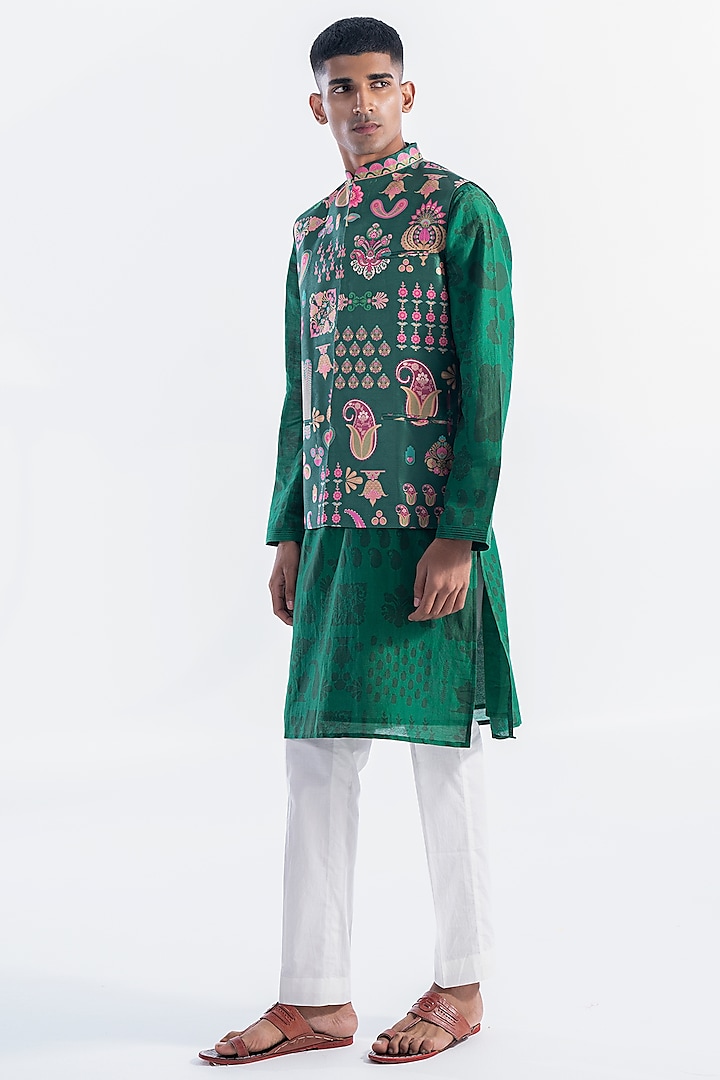 Emerald Sea Green Dupion Printed Bundi Jacket by Siddhartha Bansal Men at Pernia's Pop Up Shop