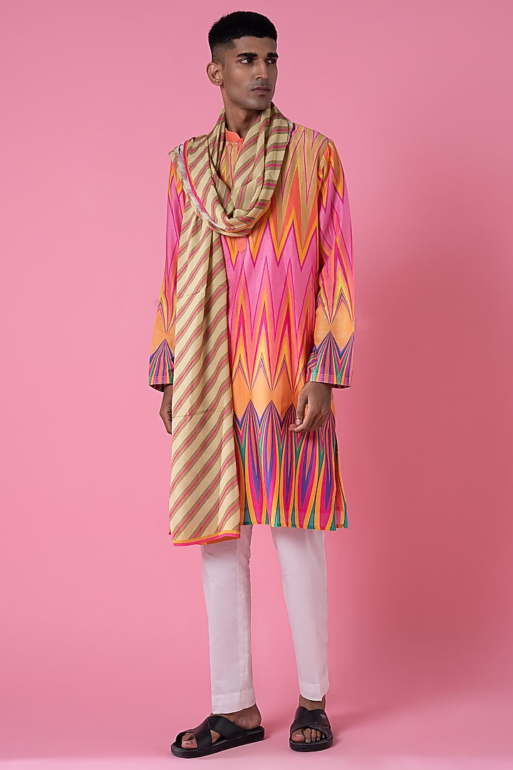 Beige & Pink Mulmul Printed Stole by Siddhartha Bansal Men at Pernia's Pop Up Shop