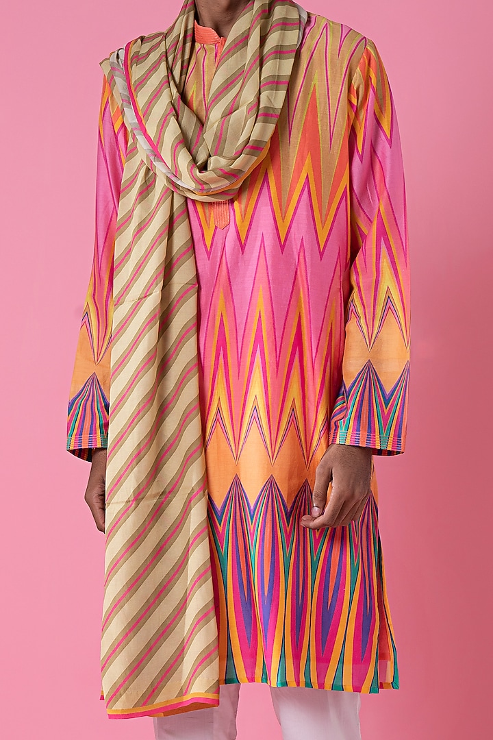 Beige & Pink Mulmul Printed Stole by Siddhartha Bansal Men at Pernia's Pop Up Shop