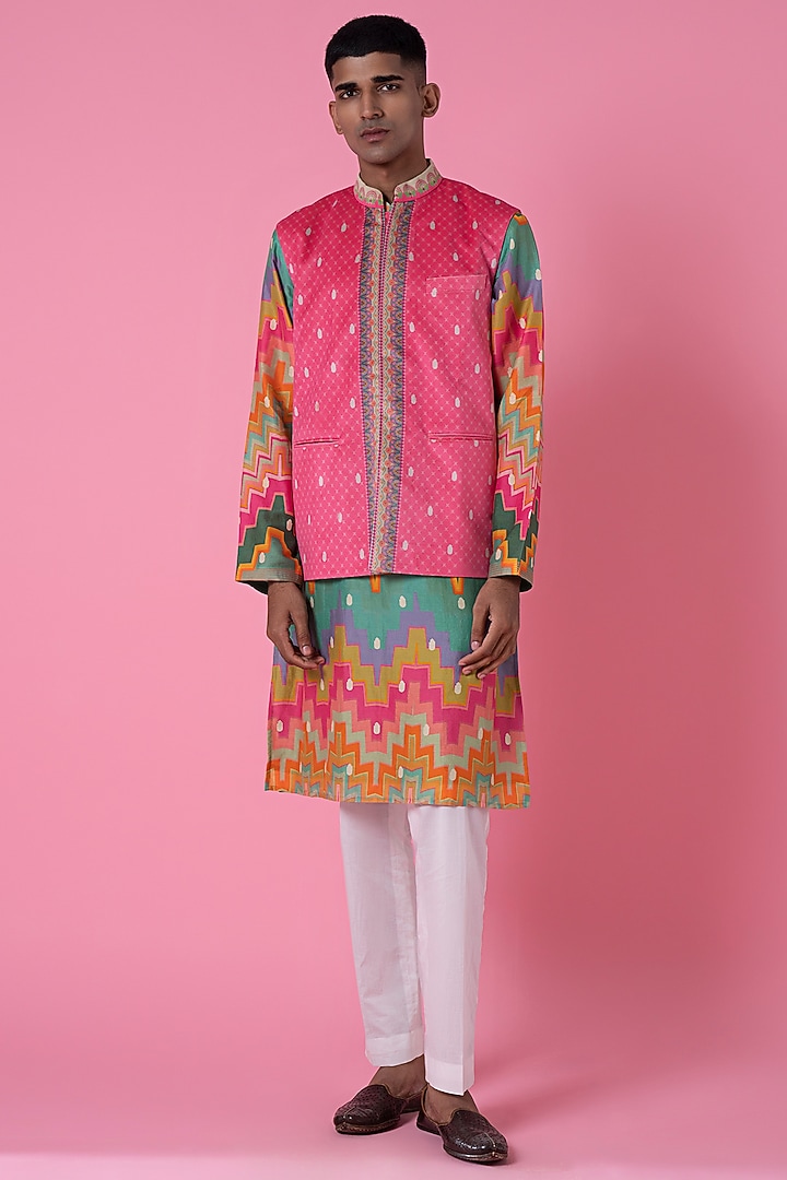 Fresh Pink Velvet Printed Bundi Jacket by Siddhartha Bansal Men at Pernia's Pop Up Shop