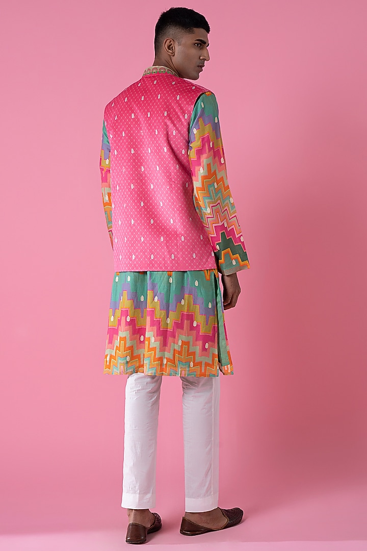 Fresh Pink Velvet Printed Bundi Jacket by Siddhartha Bansal Men at Pernia's Pop Up Shop