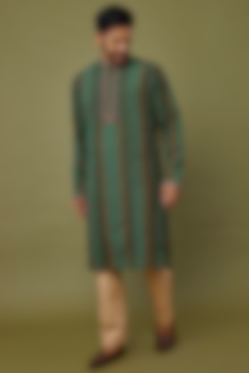 Emerald Green Viscose Striped Printed Kurta by Siddhartha Bansal Men at Pernia's Pop Up Shop