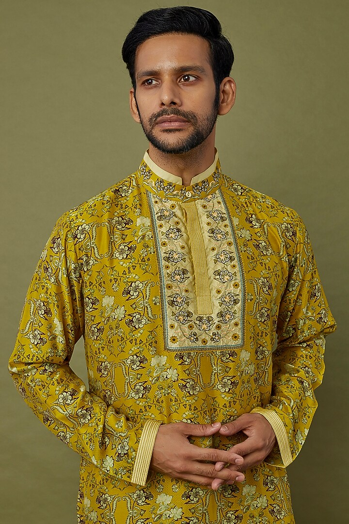 Olive Green Cotton Chanderi Digital Printed & Embroidered Kurta by Siddhartha Bansal Men at Pernia's Pop Up Shop