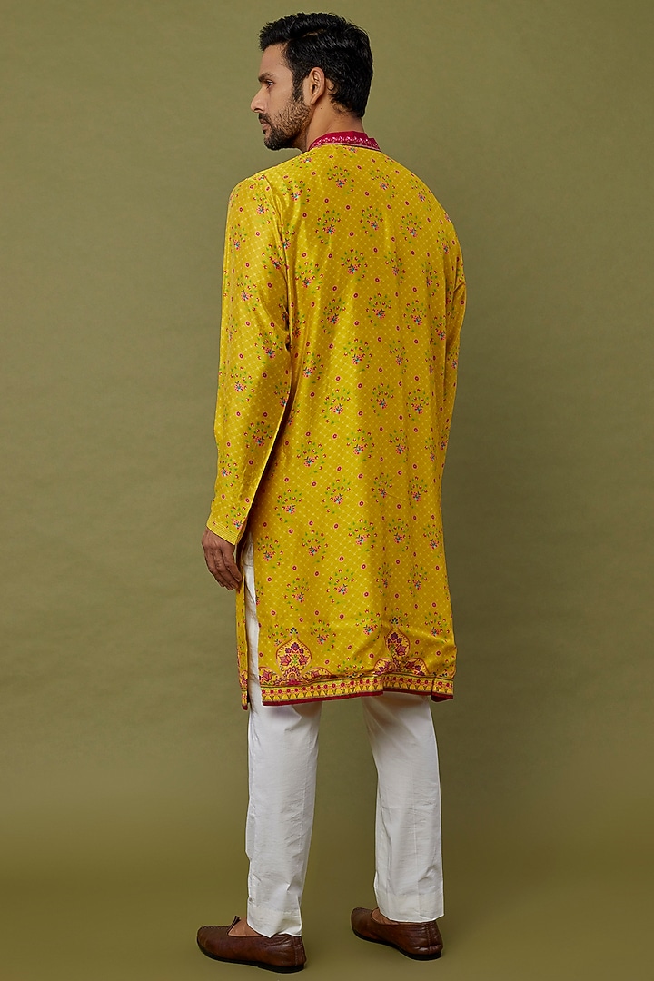 Yellow Cotton Chanderi Dori Embroidered Kurta by Siddhartha Bansal Men at Pernia's Pop Up Shop