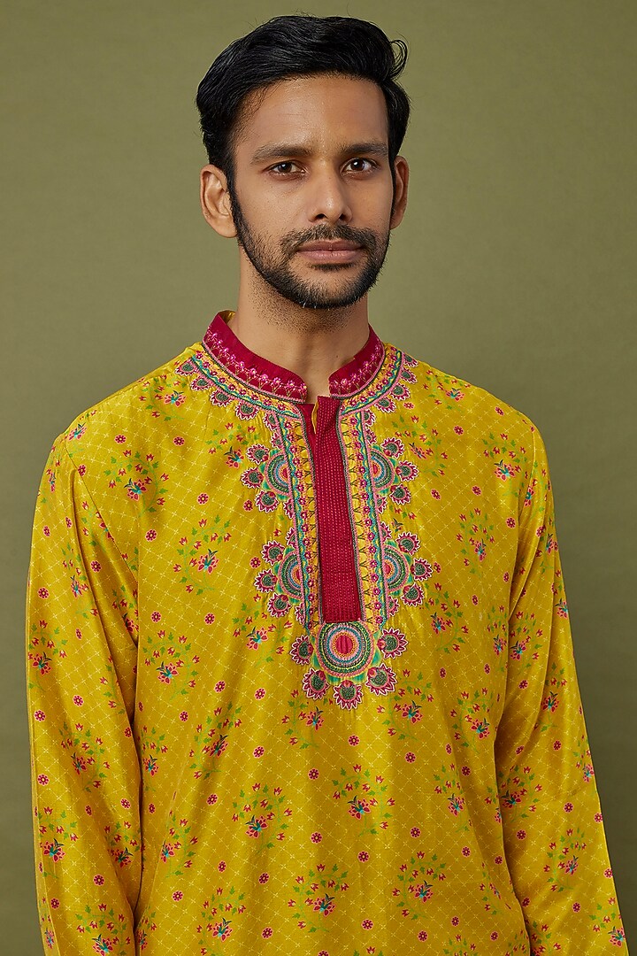 Yellow Cotton Chanderi Dori Embroidered Kurta by Siddhartha Bansal Men at Pernia's Pop Up Shop