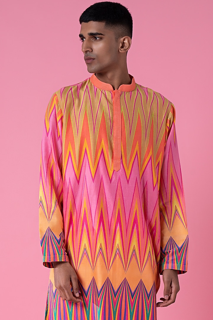 Yellow & Pink Chanderi Chevron Printed Kurta by Siddhartha Bansal Men at Pernia's Pop Up Shop