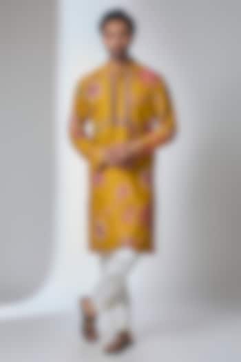 Regal Yellow Silk Chanderi Kurta by Siddhartha Bansal Men at Pernia's Pop Up Shop
