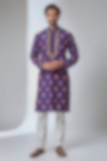 Royal Indigo Silk Chanderi Kurta by Siddhartha Bansal Men at Pernia's Pop Up Shop