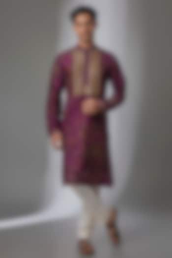 Calestial Plum Chanderi Cotton Embroidered Kurta by Siddhartha Bansal Men at Pernia's Pop Up Shop