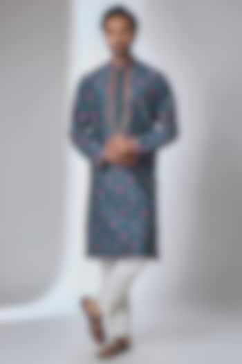 Turquoise Blue Silk Chanderi Kurta by Siddhartha Bansal Men at Pernia's Pop Up Shop