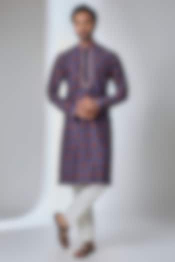 Midnight Blue Silk Chanderi Kurta by Siddhartha Bansal Men at Pernia's Pop Up Shop