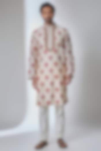 Ivory Silk Chanderi Kurta by Siddhartha Bansal Men at Pernia's Pop Up Shop