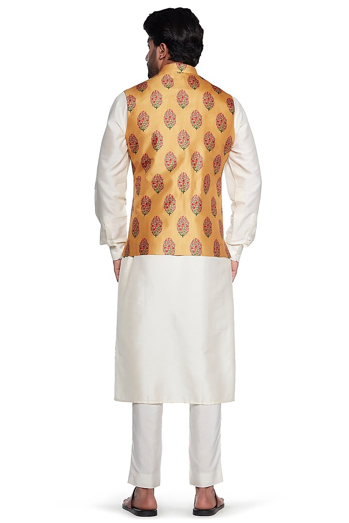 Yellow Dupion Floral Printed Bundi Jacket by Siddhartha Bansal Men at Pernia's Pop Up Shop