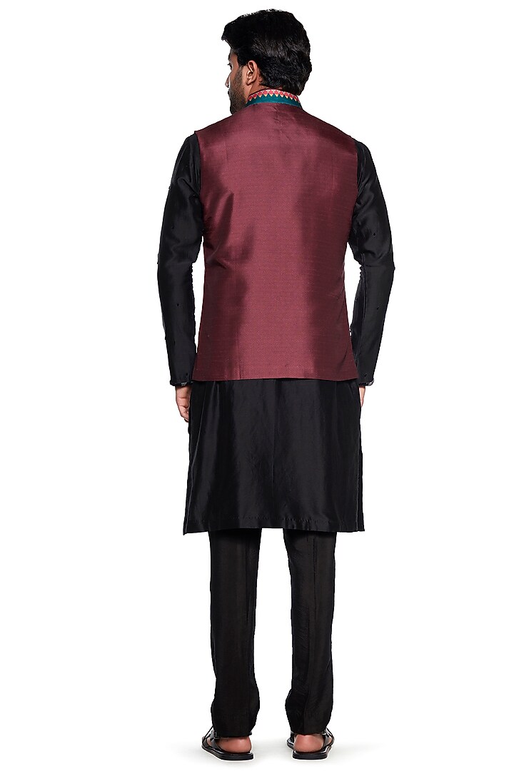 Maroon Dupion Chintz Bundi Jacket by Siddhartha Bansal Men at Pernia's Pop Up Shop