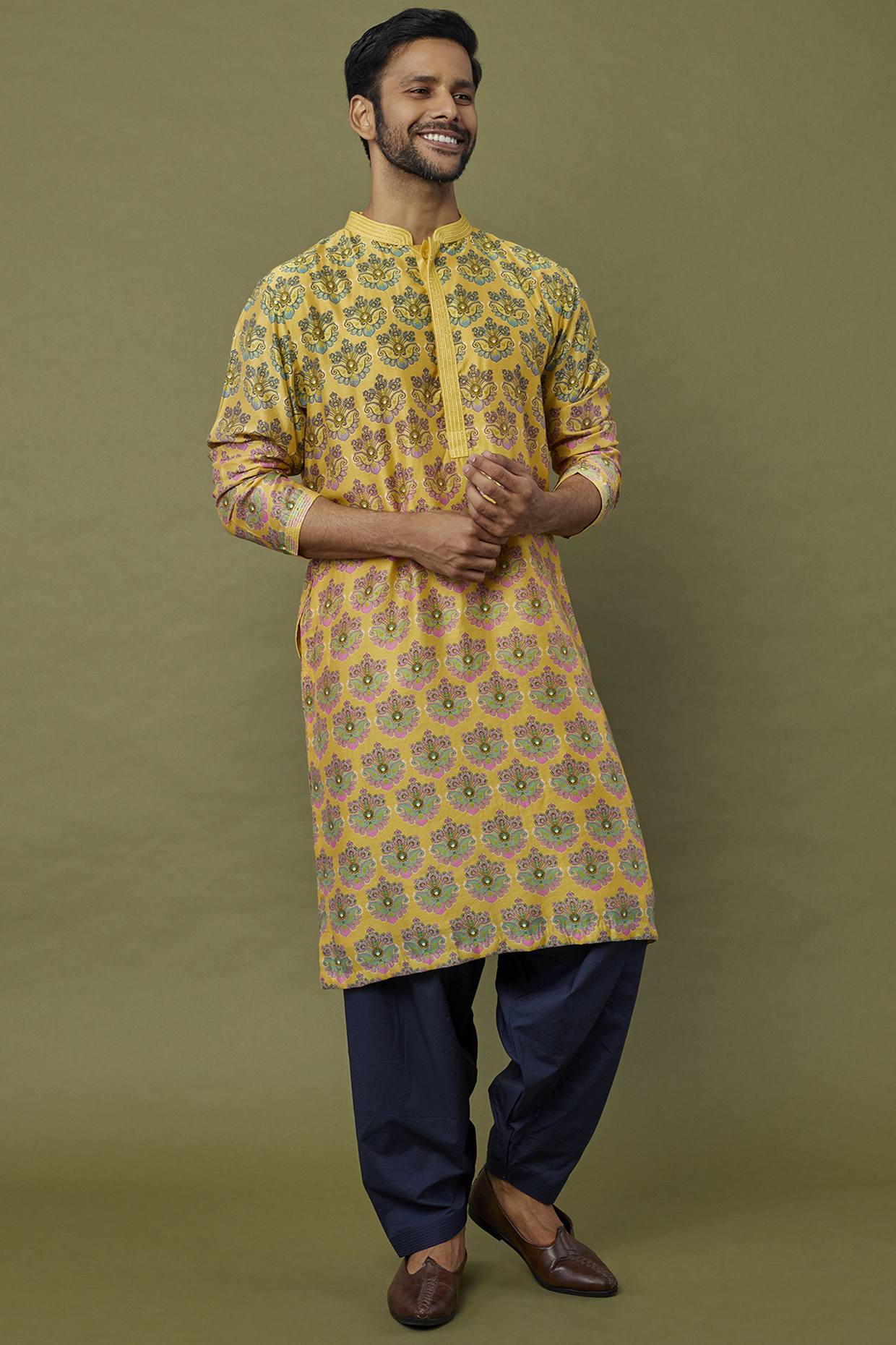 Yellow Cotton Chanderi Embroidered & Printed Kurta Set by Siddhartha Bansal Men at Pernia's Pop Up Shop