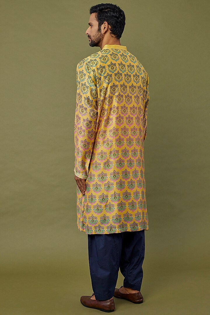 Yellow Cotton Chanderi Embroidered & Printed Kurta Set by Siddhartha Bansal Men at Pernia's Pop Up Shop