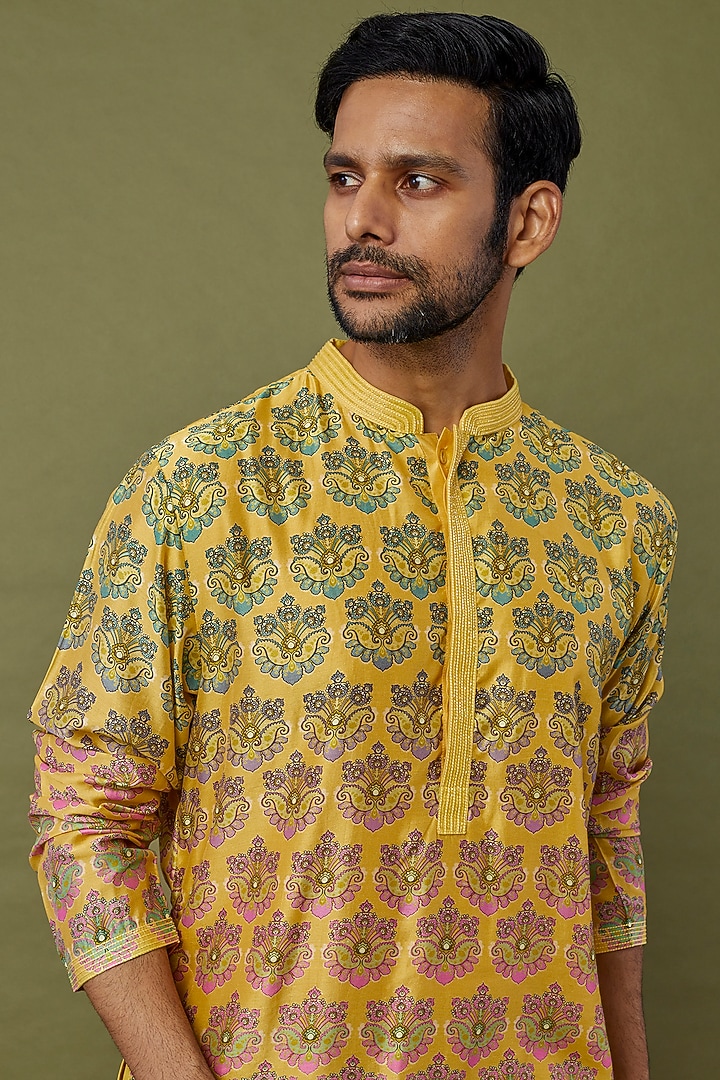 Yellow Cotton Chanderi Embroidered & Printed Kurta Set by Siddhartha Bansal Men at Pernia's Pop Up Shop