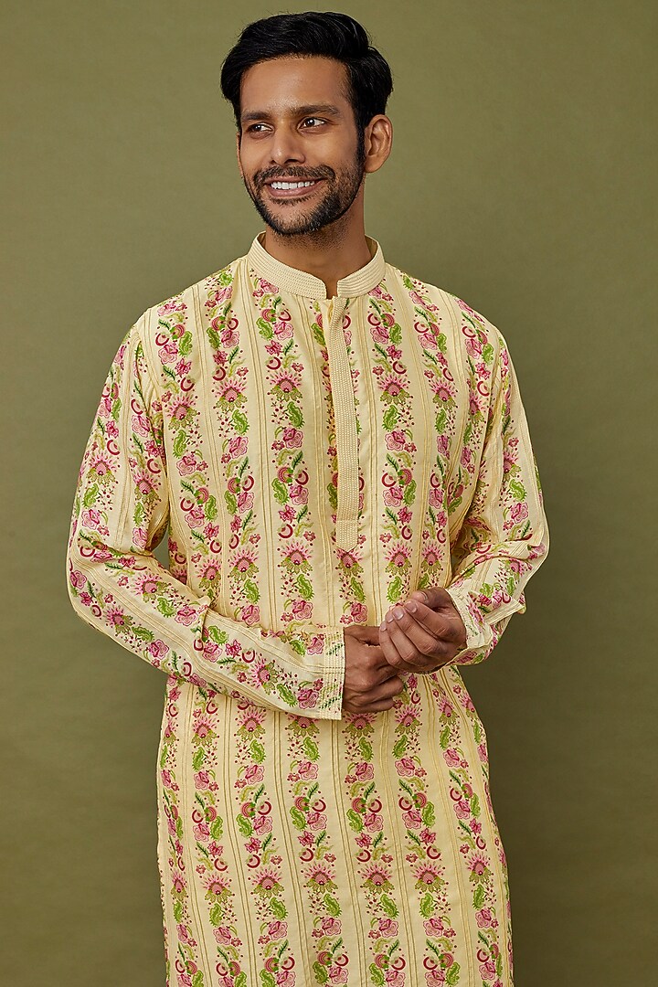 Yellow Cotton Chanderi Digital Printed Kurta Set by Siddhartha Bansal Men at Pernia's Pop Up Shop