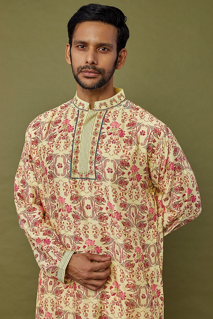 Yellow Cotton Chanderi Printed & Embroidered Kurta Set by Siddhartha Bansal Men at Pernia's Pop Up Shop