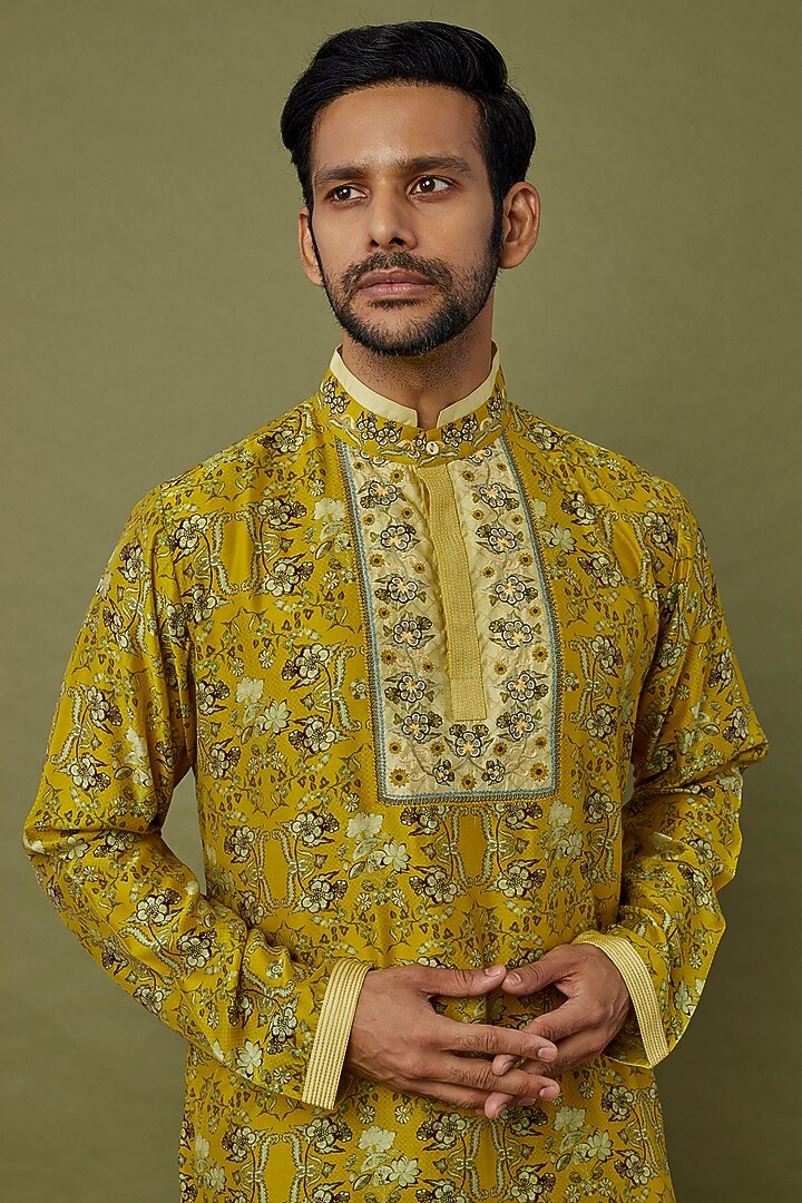 Olive Green Cotton Chanderi Digital Printed & Embroidered Kurta Set by Siddhartha Bansal Men at Pernia's Pop Up Shop