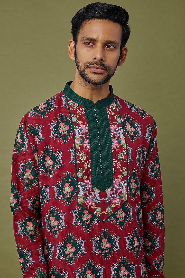 Red Embroidered Kurta Set by Siddhartha Bansal Men at Pernia's Pop Up Shop