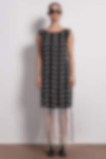 Black-White Crepe Pearl Vacation Dress by Devina Juneja at Pernia's Pop Up Shop
