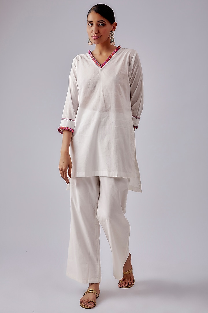 White Cotton Embroidered Kurta by Shalini Dokania at Pernia's Pop Up Shop