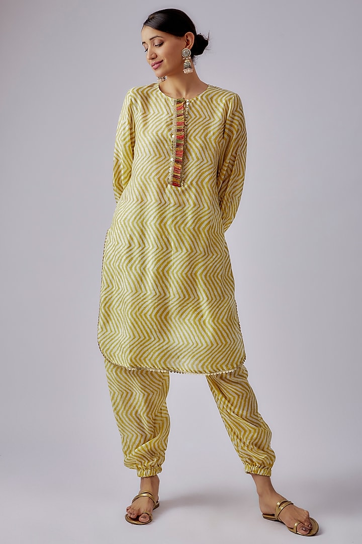 Yellow Muslin Printed & Embroidered Kurta Set by Shalini Dokania at Pernia's Pop Up Shop