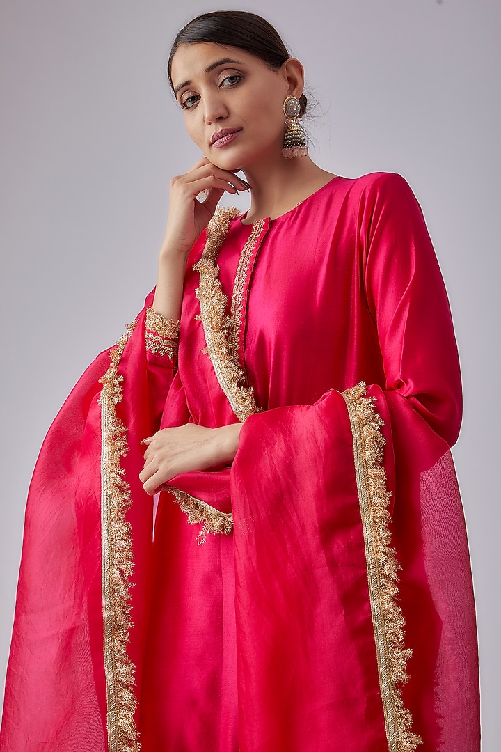 Rani Pink Chanderi Embroidered Kurta Set by Shalini Dokania at Pernia's Pop Up Shop